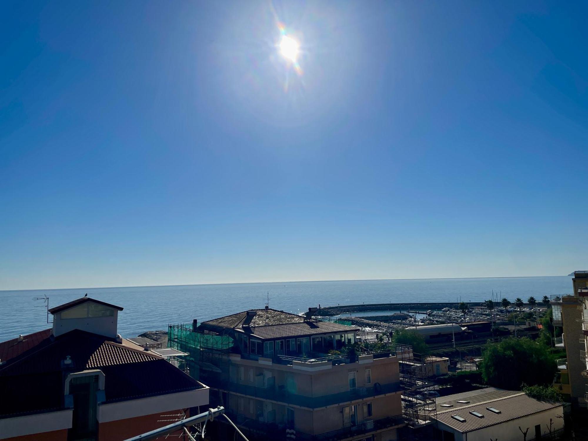50 Mt Dalle Spiagge, Attico Vista Mare Loano Exteriör bild